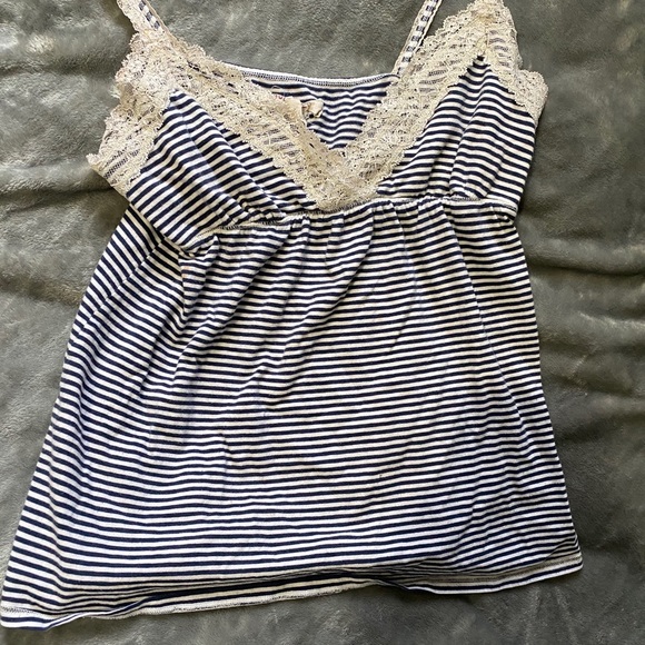 / HOLLISTER SHIRT! / - Picture 2 of 4